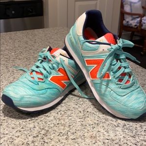 Like new size 9 New Balance 574 Shoes